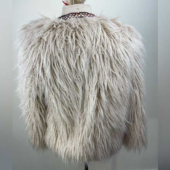 LIGHT fluffy ZARA BASICS woman’s jacket || Size Small || Zara light coat fall - Picture 3 of 13